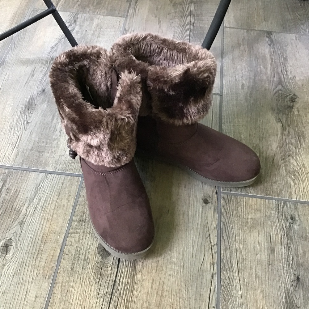 Girls size 3 Cat & Jack fur lined boots